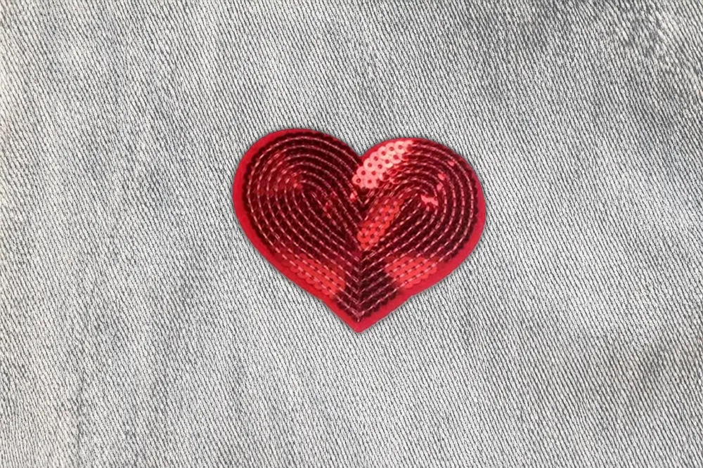Rotes Herz mit Pailetten // Patch bzw. Aufnäher